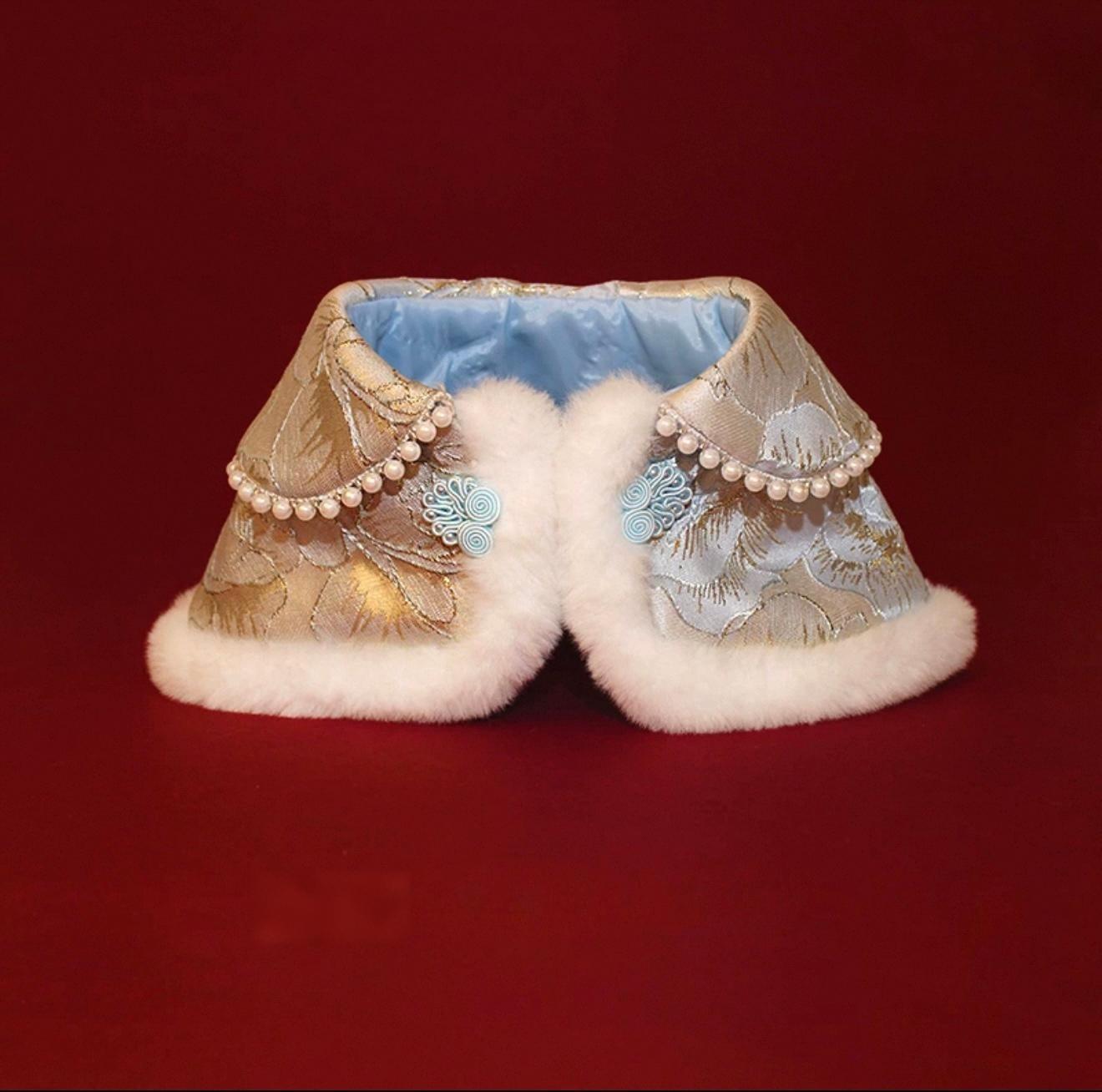 Cloak, shawl, pet cat and dog clothes